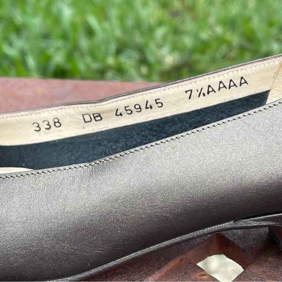 Salvatore Ferragamo Boutique Italian Vara Bow Pumps In Bronze Like New - Picture 12 of 14